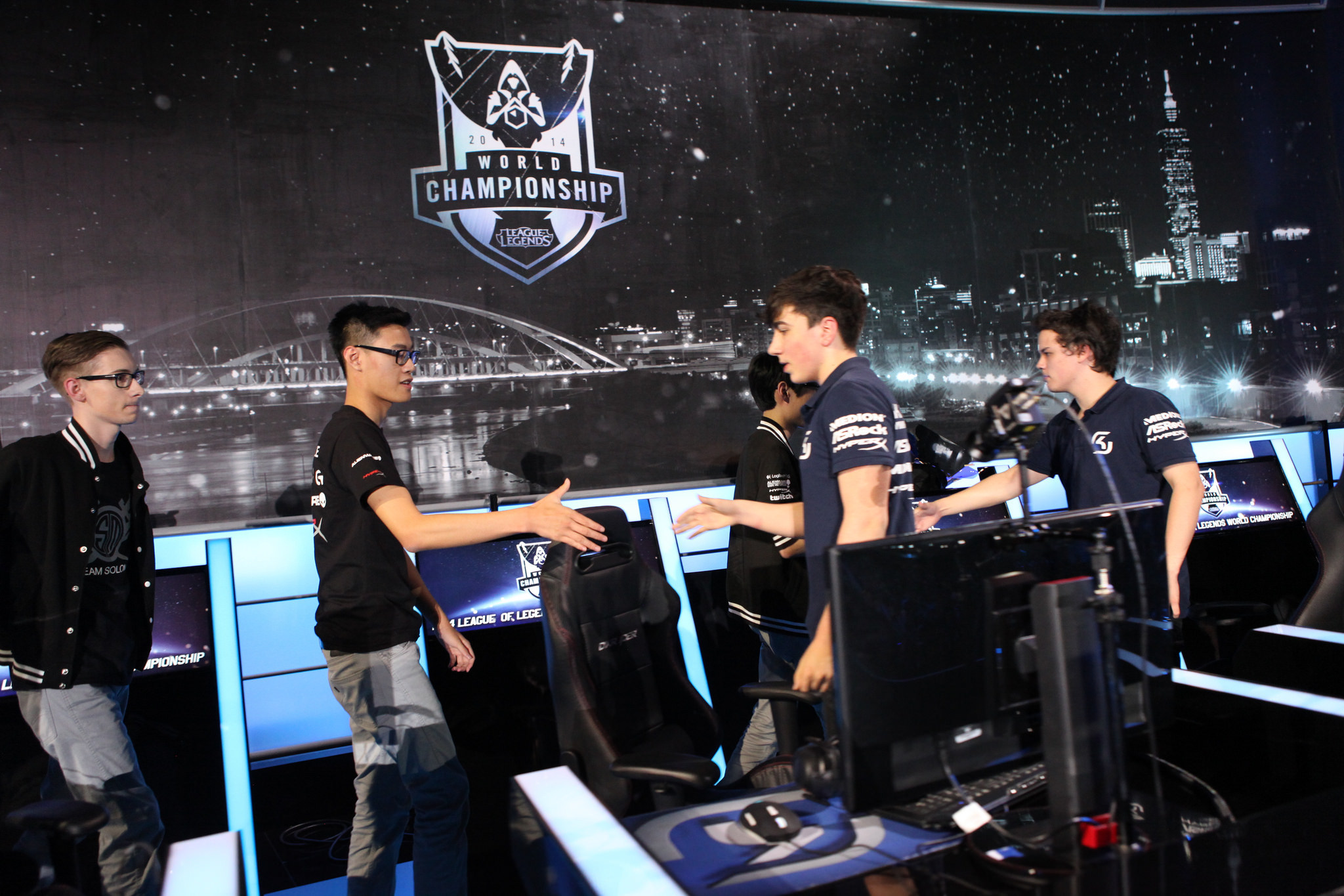 BLG战队电竞盛宴中击败GEN，LCK内战霸主地位受挑战